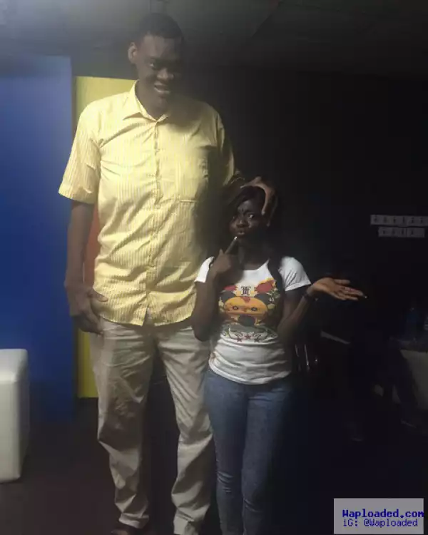 Photo: Is This The Tallest Man In Nigeria?